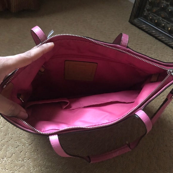 Pink coach tote beige - Gem EUC Coach Brown monogram w/pink stripe tote